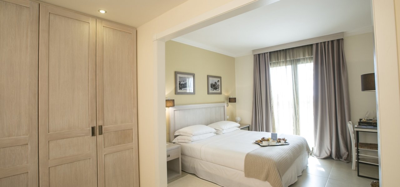 Junior Suite side sea view